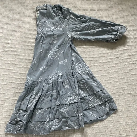 Anthropologie grey floral ruffle top. - Picture 6 of 11